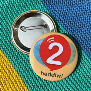 Penblwydd Hapus! Happy Birthday! Choose Age Badge Pin